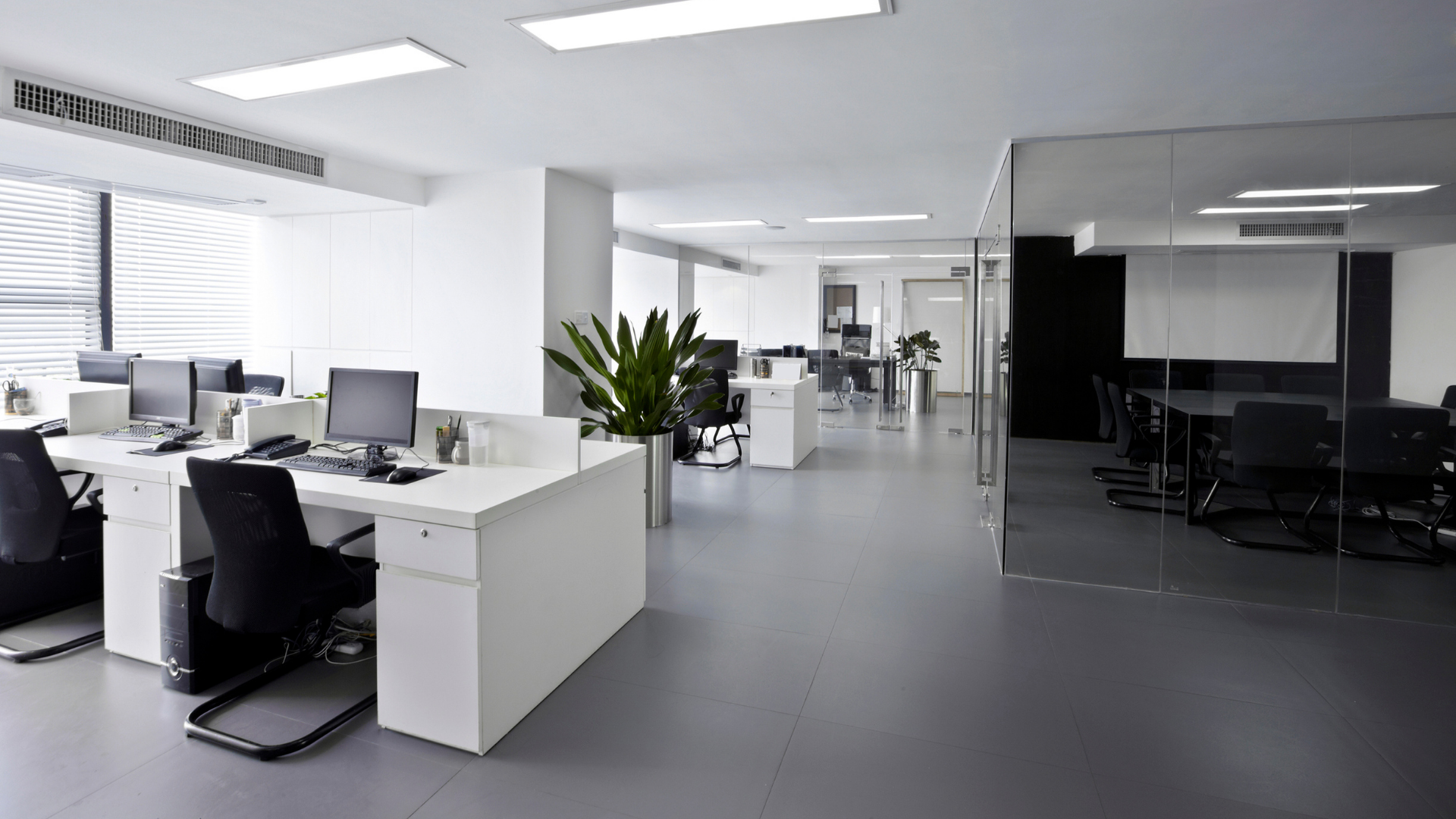 Acheter ou louer ses bureaux à Paris : quel choix faut-il faire en tant que dirigeant de PME ?