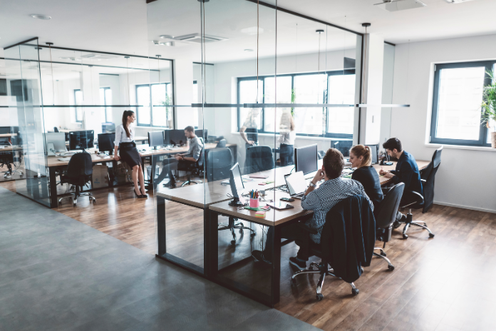 Faut-il vendre ou conserver vos bureaux actuels ? L’analyse de Leaseo, votre conseil en immobilier d’entreprise à Paris