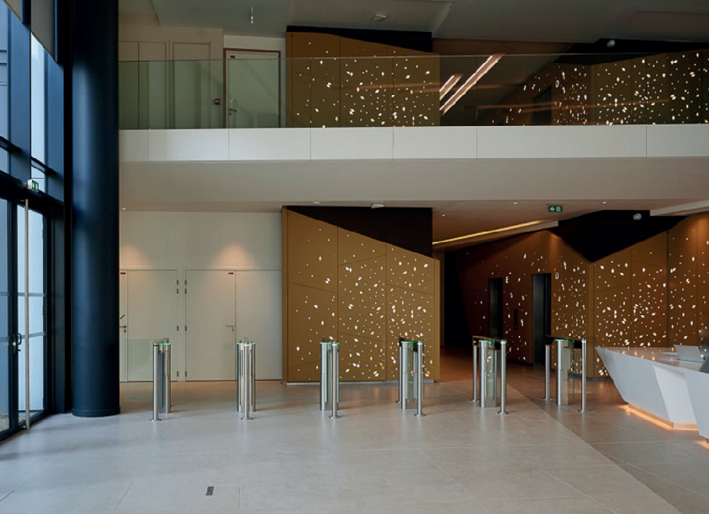 Bureaux à louer Porte de la Chapelle (Métro ligne 12) de 21154m² Photo 1