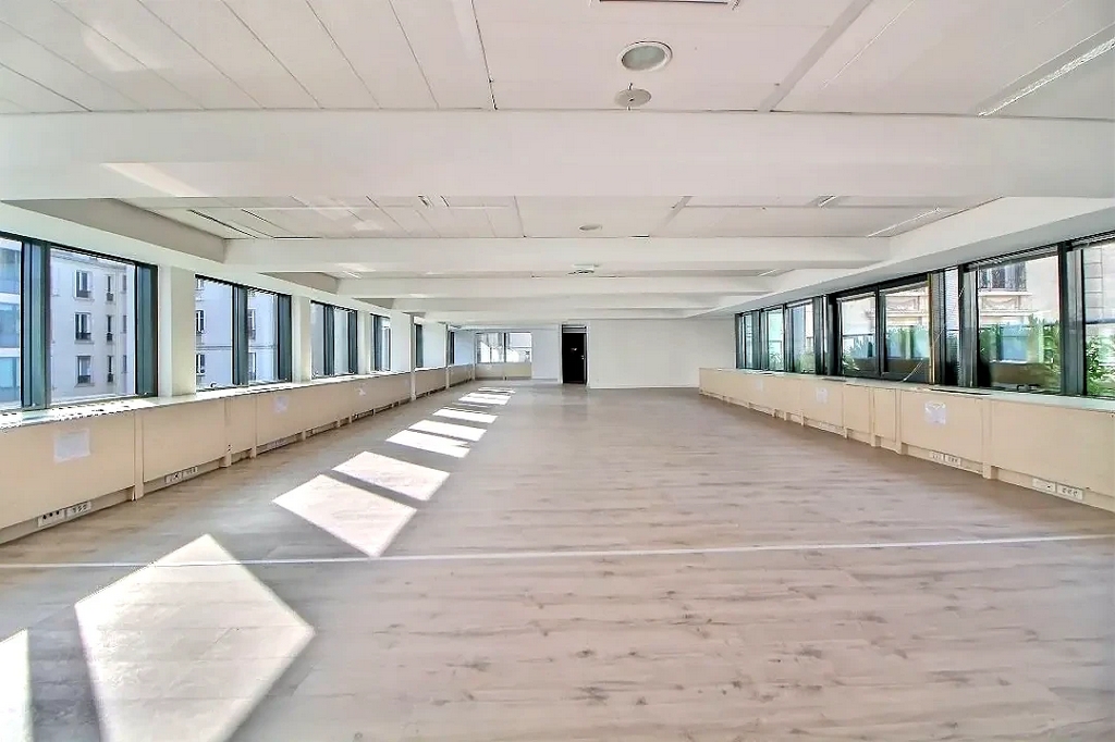 Bureaux à louer Porte de Champerret (Métro ligne 3) de 261m² R+3 - 261 m²