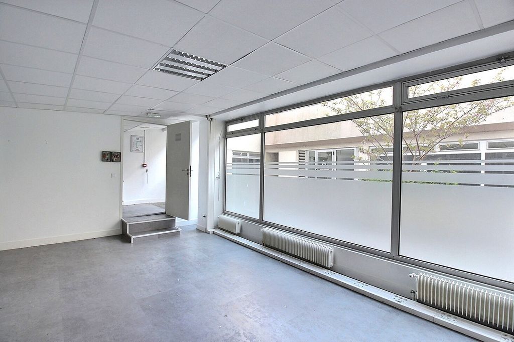 Bureaux à louer Marie de Miribel (Tram T3b) de 255m² Photo 1