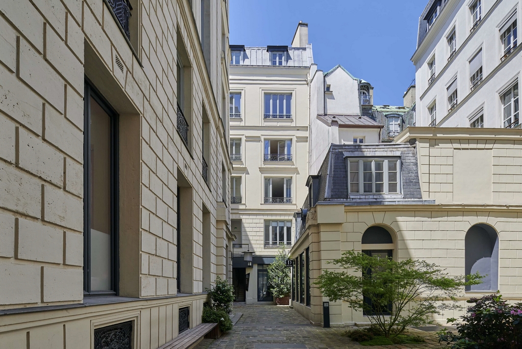 Bureaux à louer Concorde (Métro ligne 1) de 289m² Photo 1