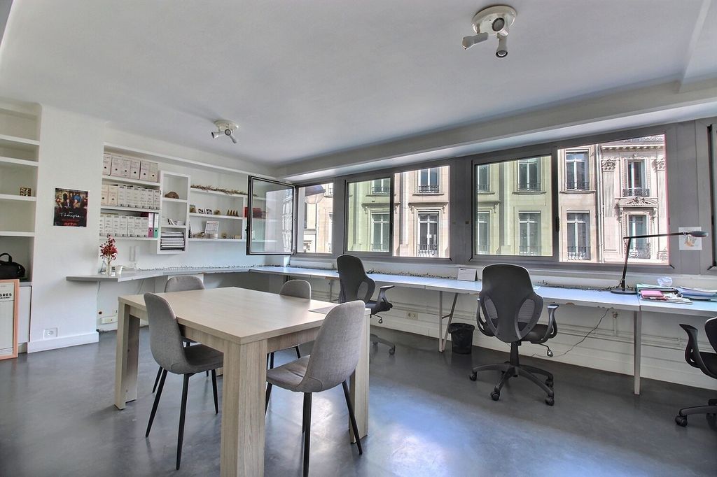 Bureaux à louer Haussmann-Saint-Lazare (RER E) de 60m² Photo 1