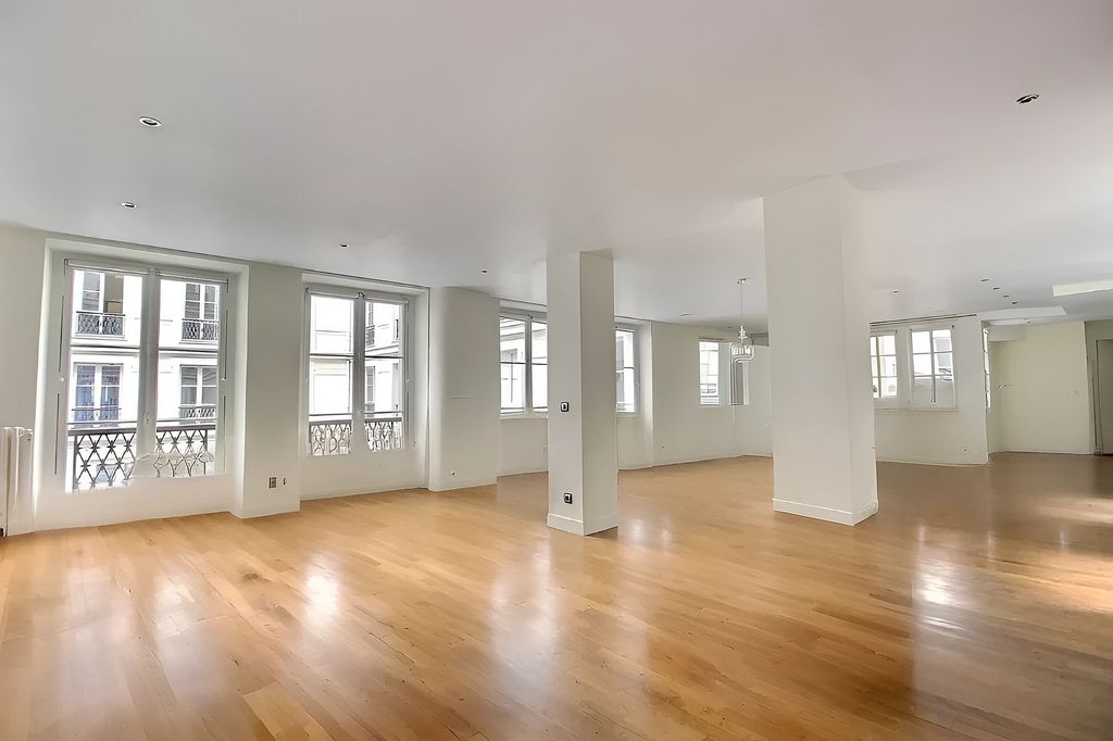 Bureaux à vendre Bonne Nouvelle (Métro ligne 8) de 151m² Photo 1