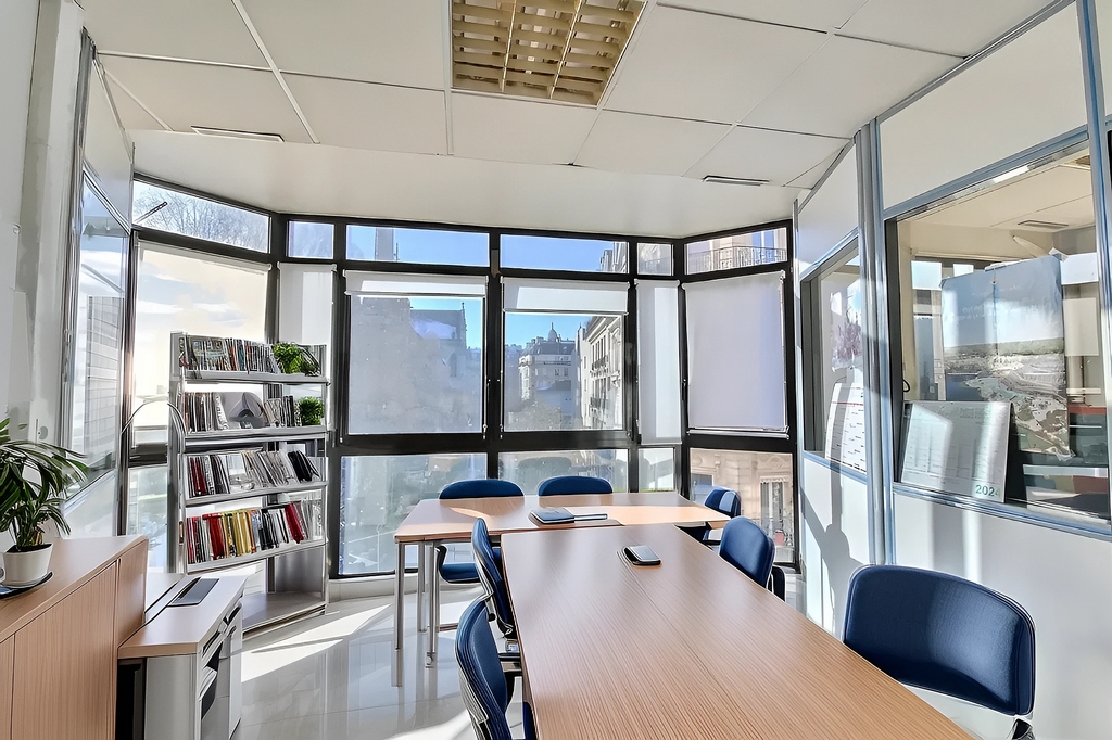 Bureaux à louer La Chapelle (Métro ligne 2) de 88m² Photo 1