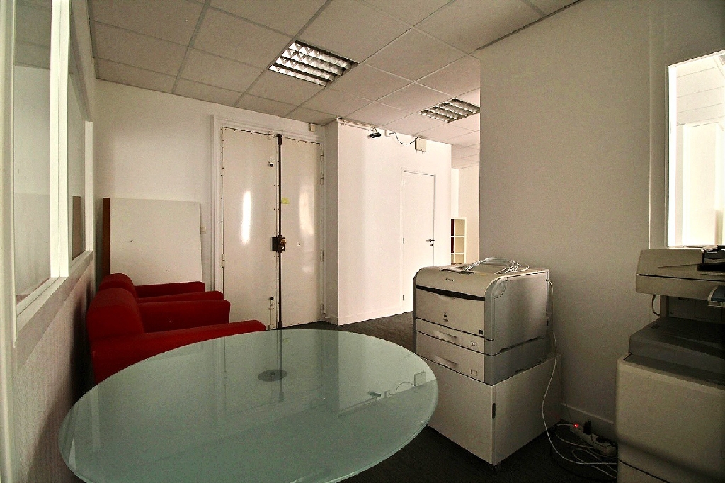 Bureaux à louer Cadet (Métro ligne 7) de 95m² Photo 4