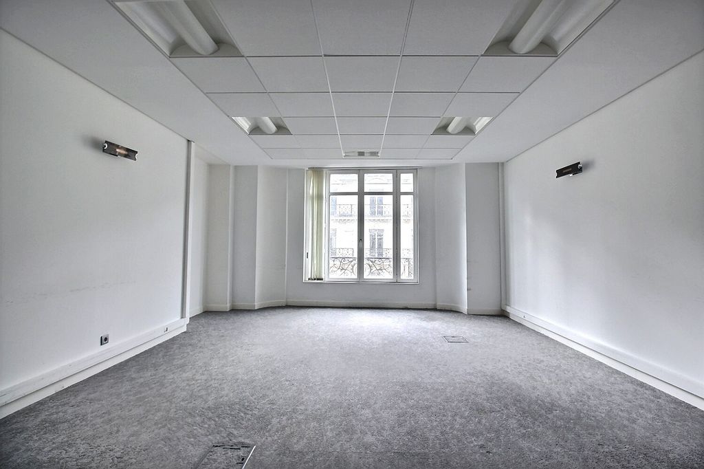 Bureaux à louer Trinité-d'Estienne d'Orves (Métro ligne 12) de 712m² Photo 4