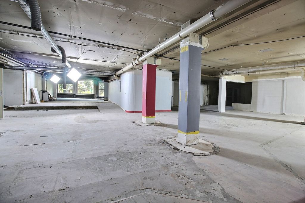 Bureaux à vendre Botzaris (Métro ligne 7bis) de 708m² Photo 4