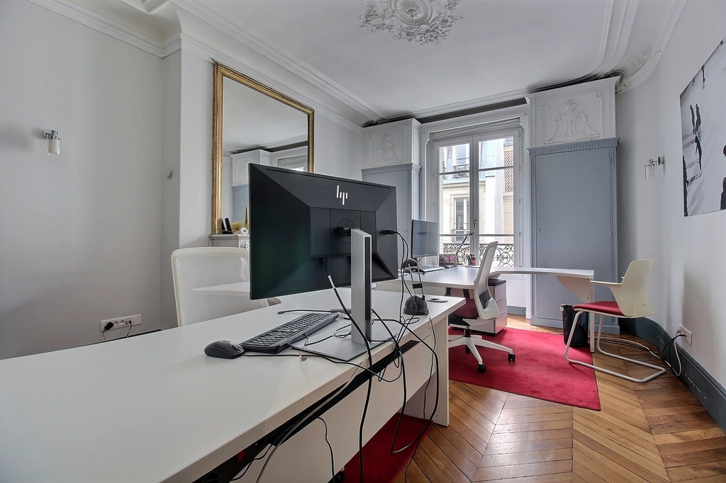 Bureaux à louer Trinité-d'Estienne d'Orves (Métro ligne 12) de 215m² Photo 4