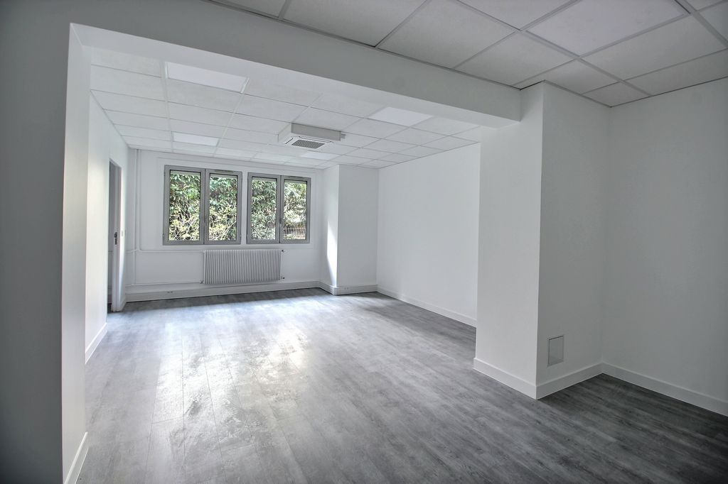 Bureaux à vendre Jules Joffrin (Métro ligne 12) de 416m² Photo 4